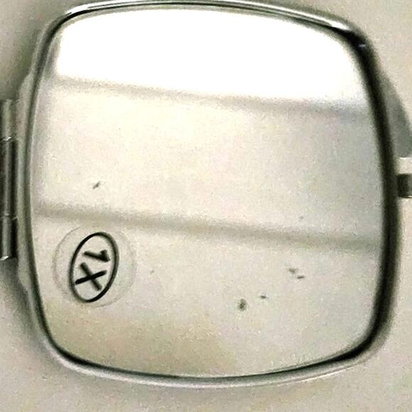 New (Flawed) Lady Bug Travel Makeup Mirror 1x/5x w/ Matching Tweezers Compact - Picture 6 of 7